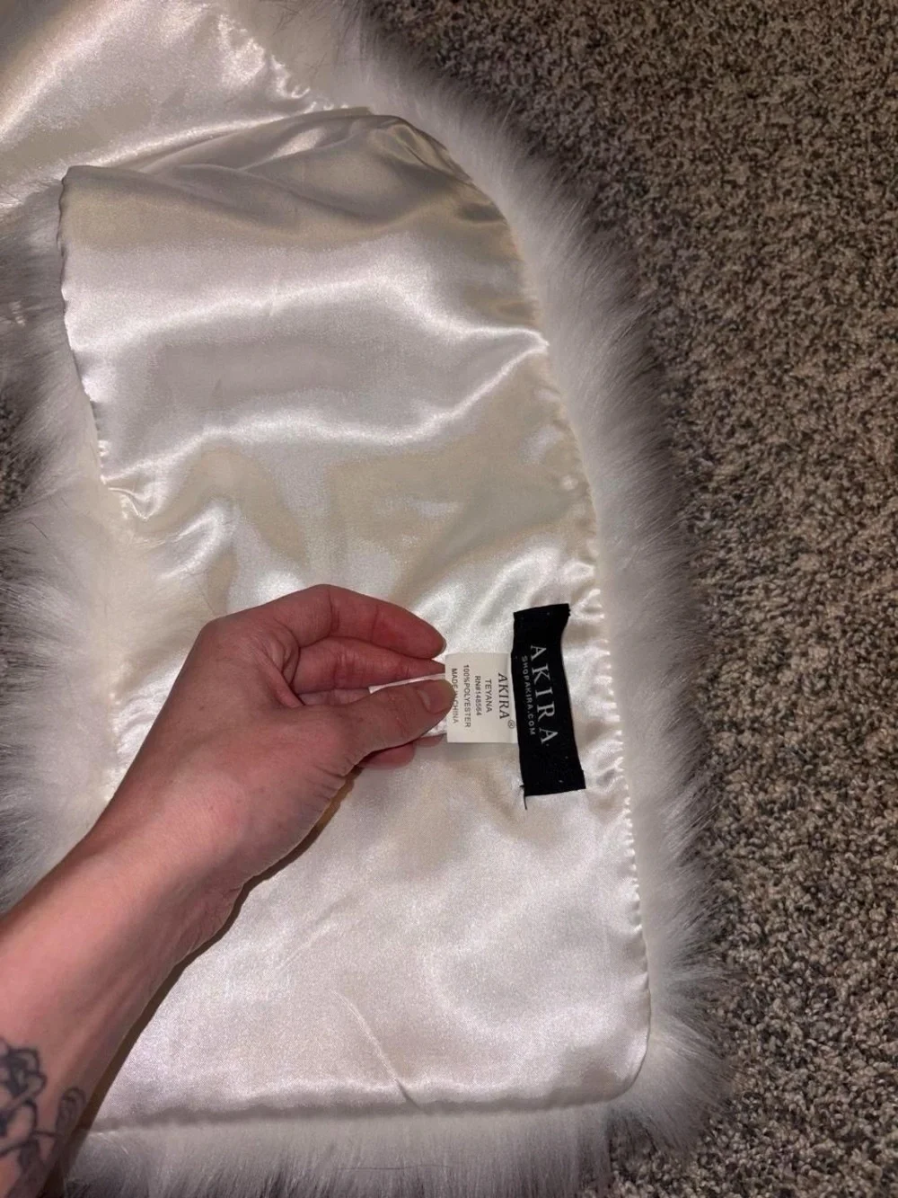 White arctic fox faux fur scarf with satin lining